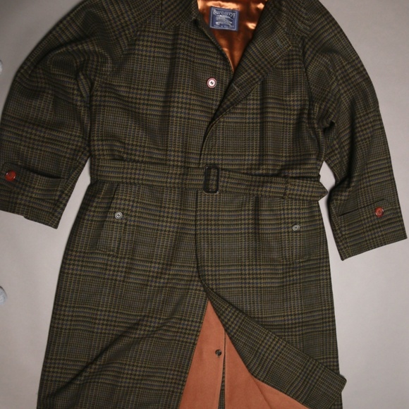 Burberry overcoat, full length - Picture 13 of 13